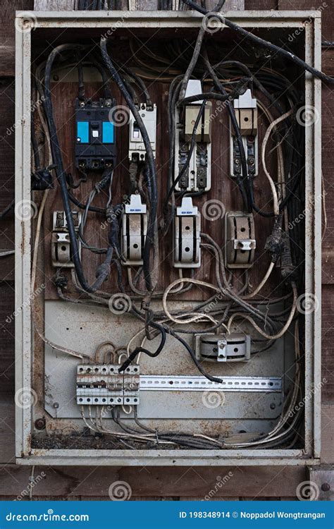 old style breaker boxes residential